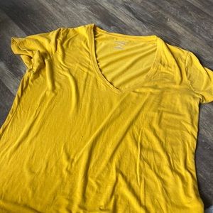 Banana republic tshirt
